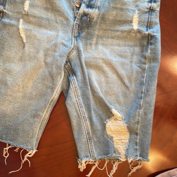 Celebrity pink denim shorts juniors size 3 - Picture 2 of 3